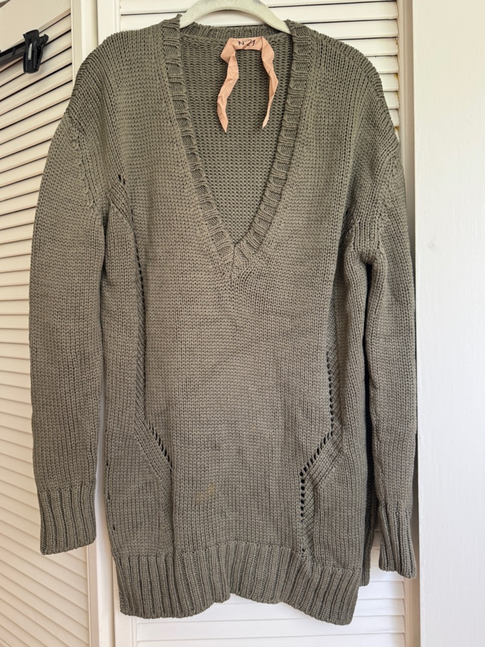 No. 21 Olive V-Neck Knit Sweater